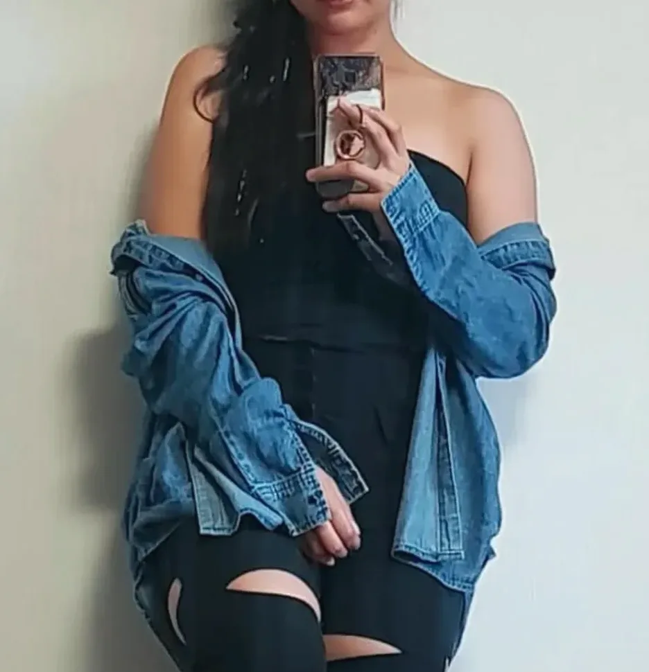 Caitlin, 28