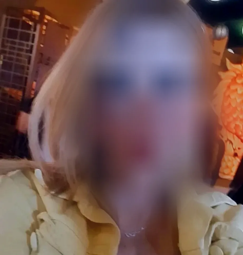 Carys, 35