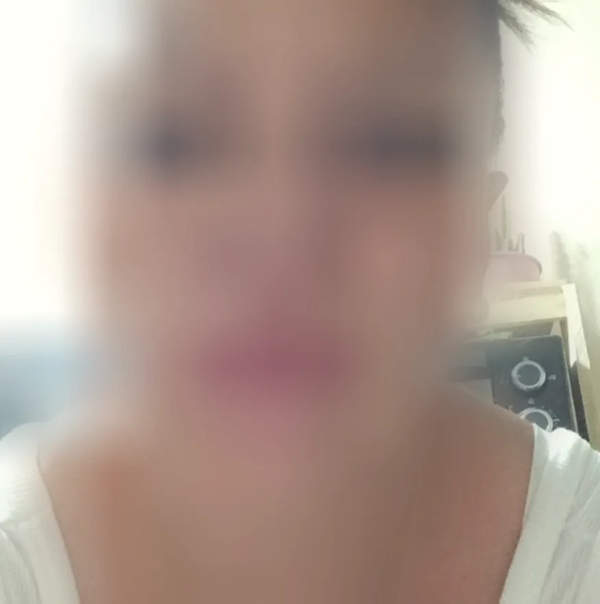 Carys, 37