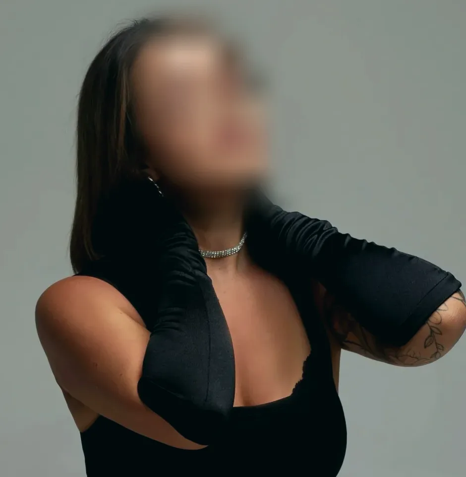 Dina, 31