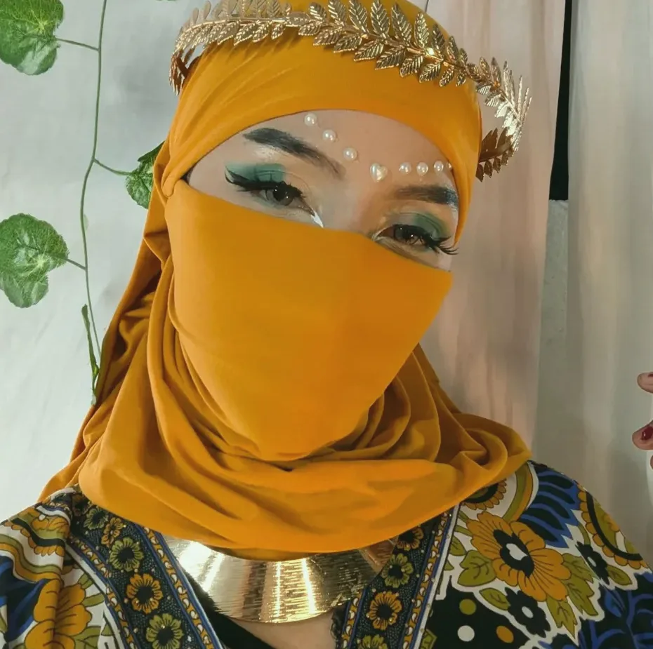 Eleri, 28