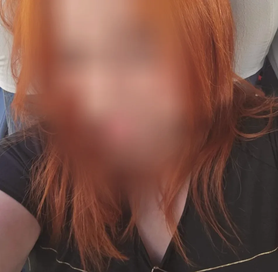 Lara, 25