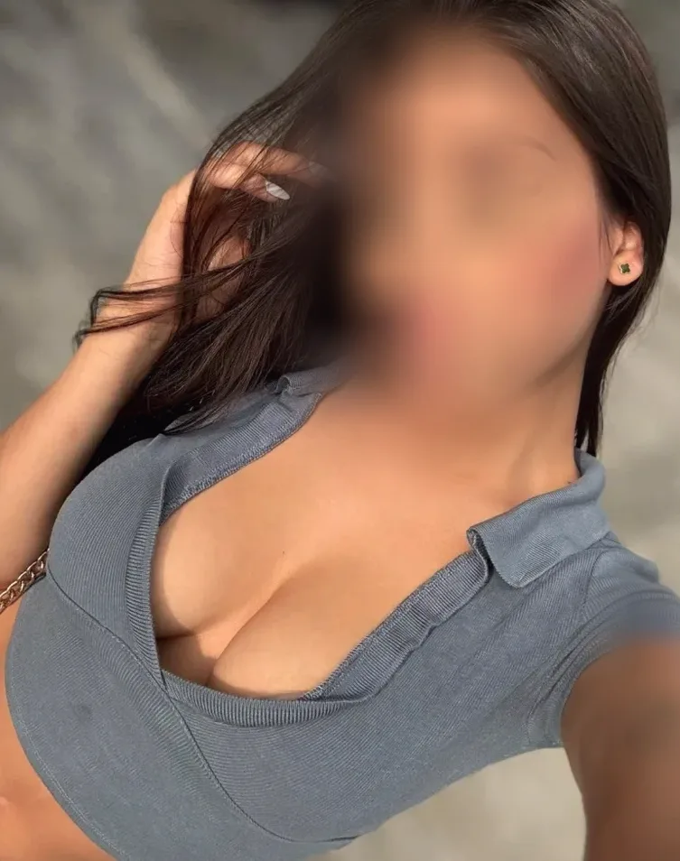 Nia, 21