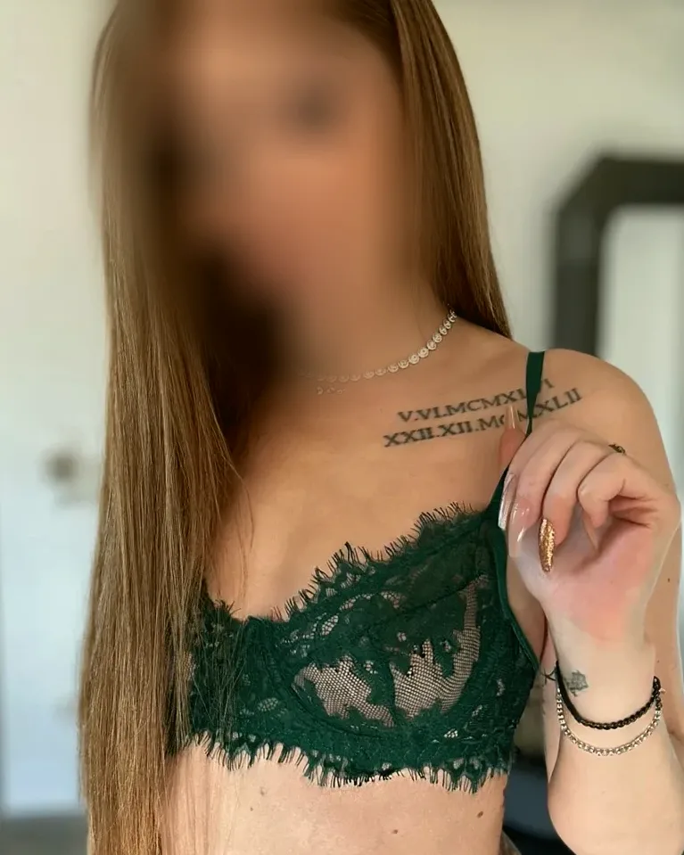 Olivia, 32